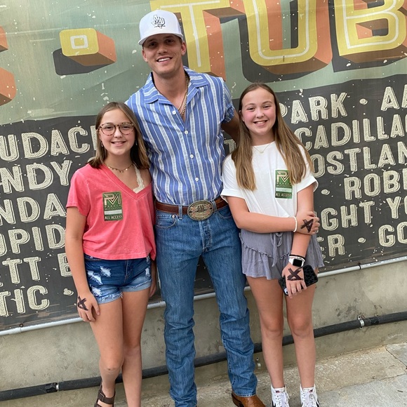 Meet your Posher, TxTwins - Picture 1 of 1